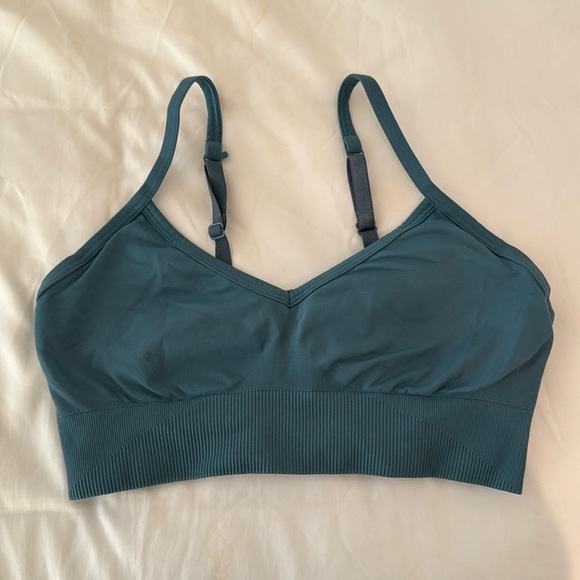 Lululemon sports bra - Picture 1 of 3